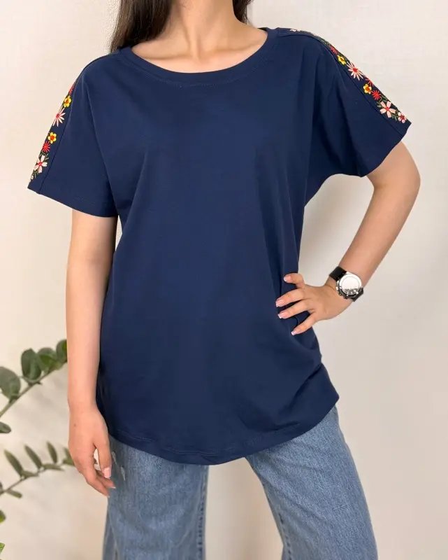 تیشرت گلدوزی